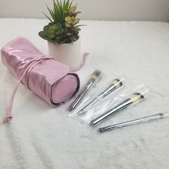 it cosmetics Other - IT Cosmetics Luxe 4-Piece Brush Set w/ Makeup Bag